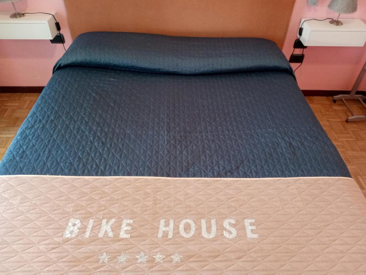 Bike House "Silver" 세리아테 외부 사진